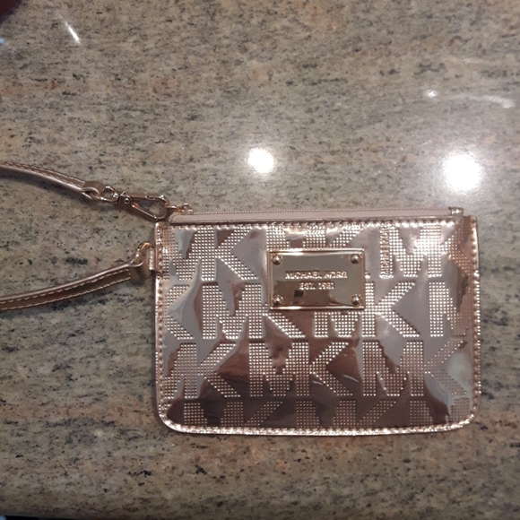 NWOT Michael Kors rose gold wristlet